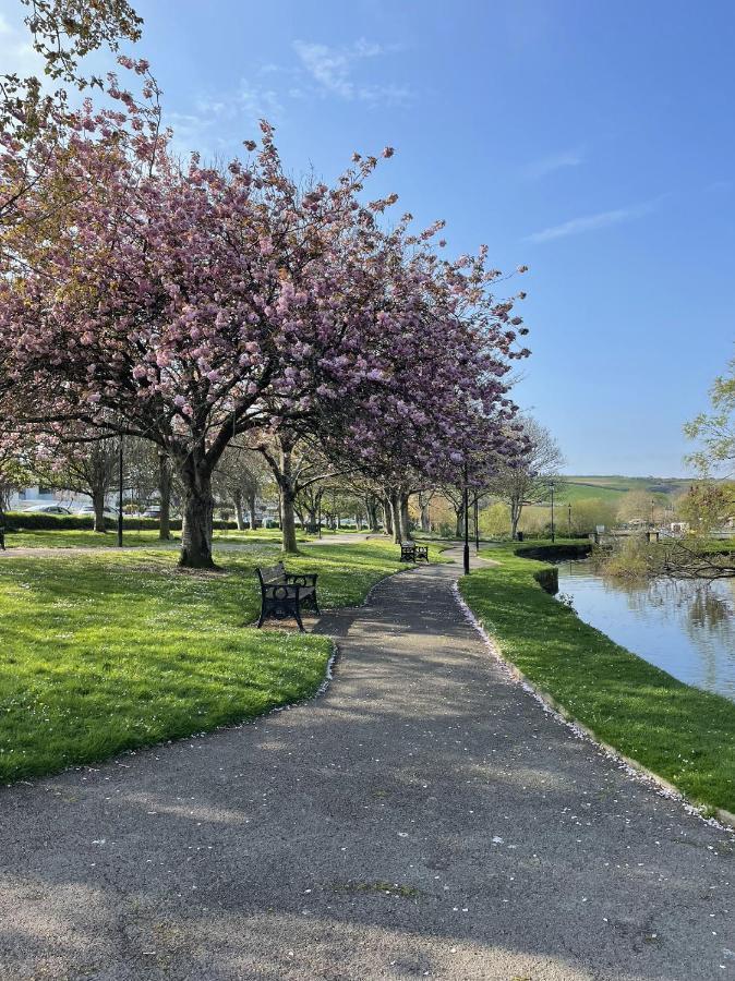 2 Chatsworth Riverscape Apartments - Peaceful Apartment In Great Location With Free Parking Overlooking The Gannel Just A Short Walk From Newquays Incredible Beaches And Local Amenities Newquay  Ngoại thất bức ảnh